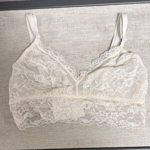 PINK Victoria's Secret Lace Bralette in Cream XS
